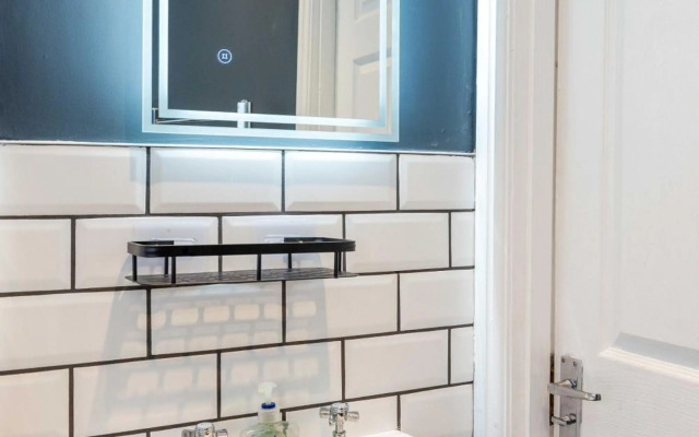 3 BEDROOM EDINBURGH VICTORIAN APARTMENT-6 Beds-Free Street Parking