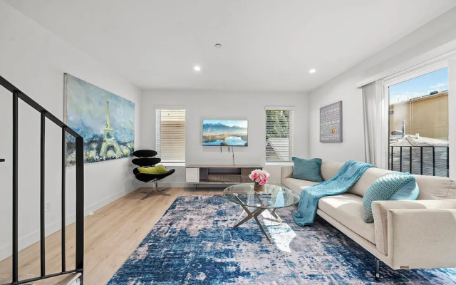 Serene Escapes Hollywood