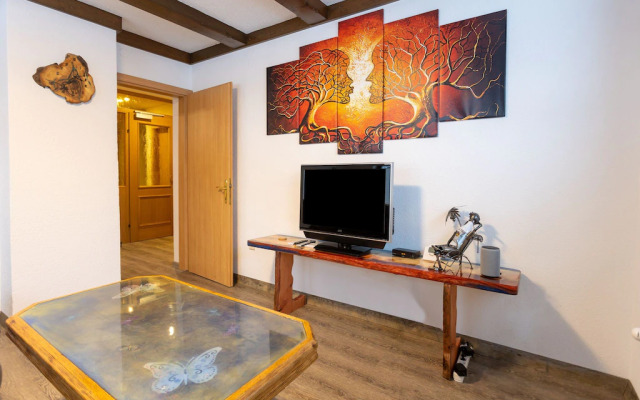 Beautiful apartment in Salzburg with garden