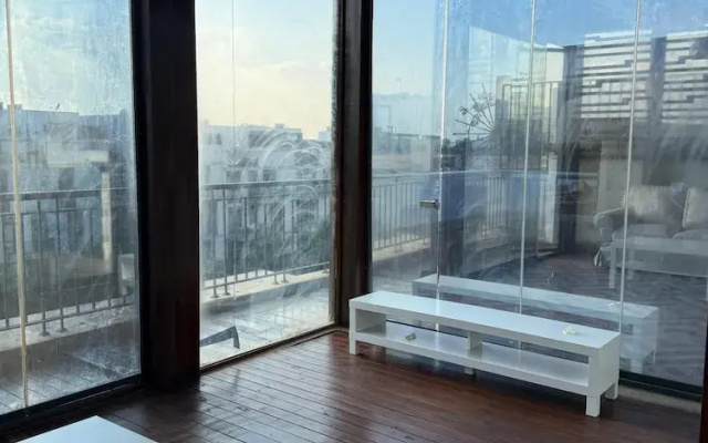 Modern Rooftop Apt with Private Terrace