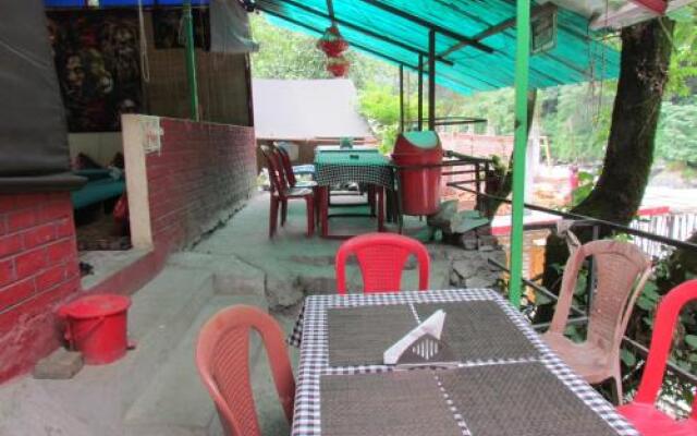 Camp The Parvati River Bank