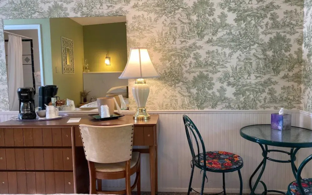 Emerald Valley Inn