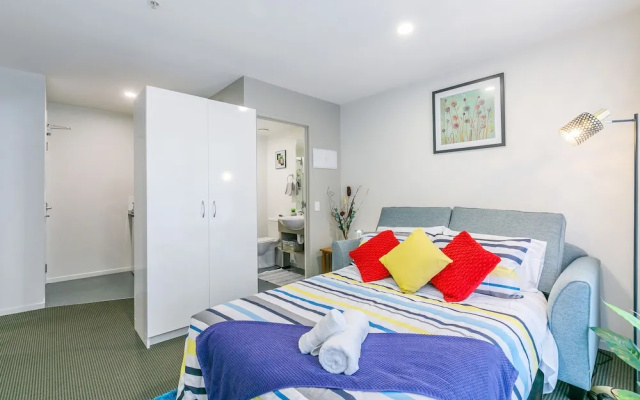 1 Bedroom Apt with 2 Bathrooms in CBD – Guest Rooms – Auckland