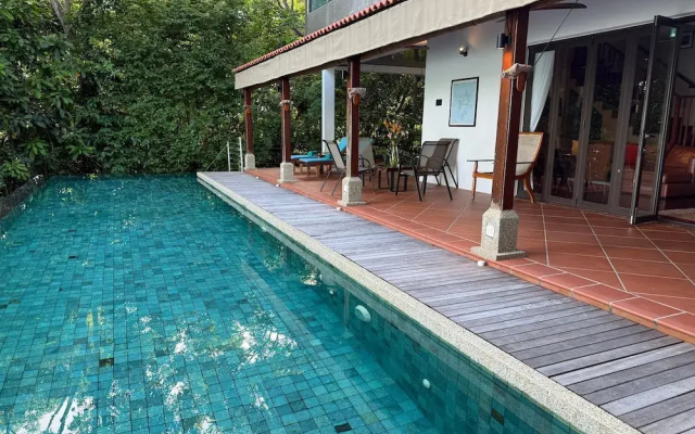 Ambong Pool Villas - Private Pool