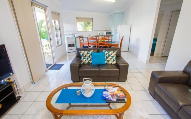 Boyne Island Motel and Villas