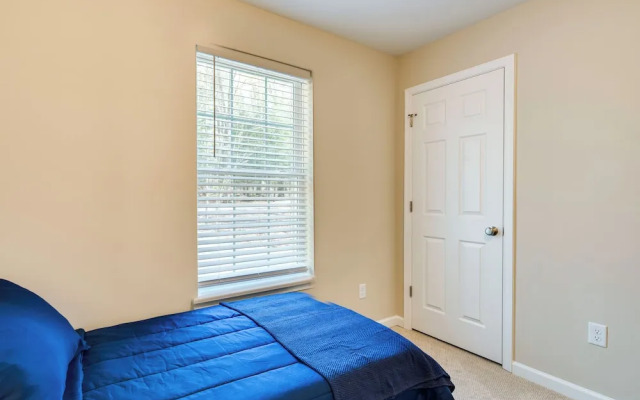 Hike & Ski: Pocono Lake Home w/ Community Perks!