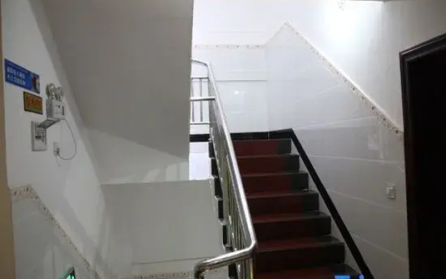 Liucheng Hongyuan Business Hotel