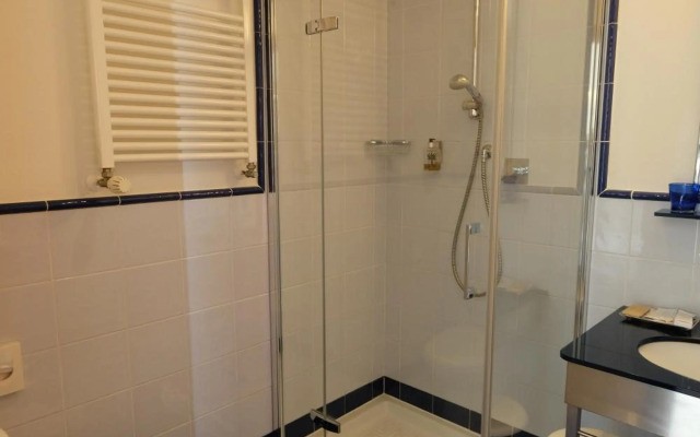 Hotel Embassy & Boston