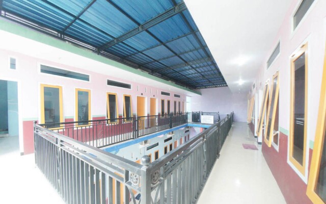 RedDoorz Syariah near Mall Roxy Banyuwangi 2