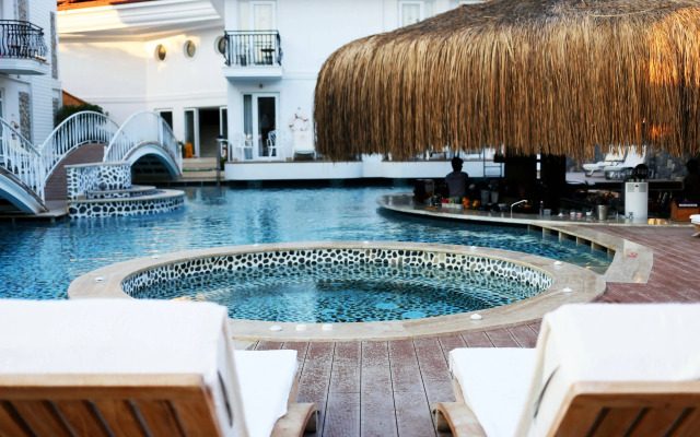 The PINEHILL Hotel & Suites