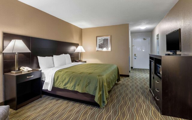 Quality Inn & Suites Des Moines - Merle Hay Road