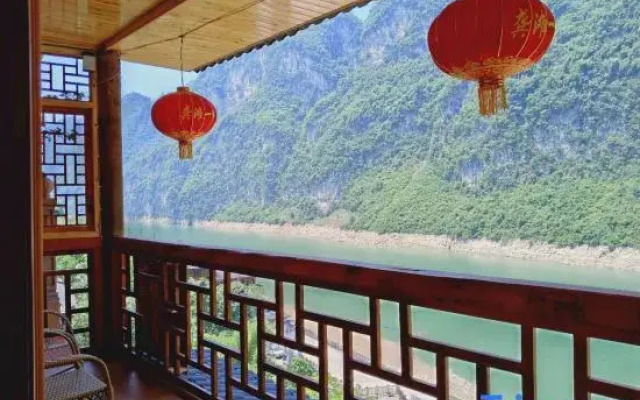 Gongtan Ancient Town Shiziju Inn