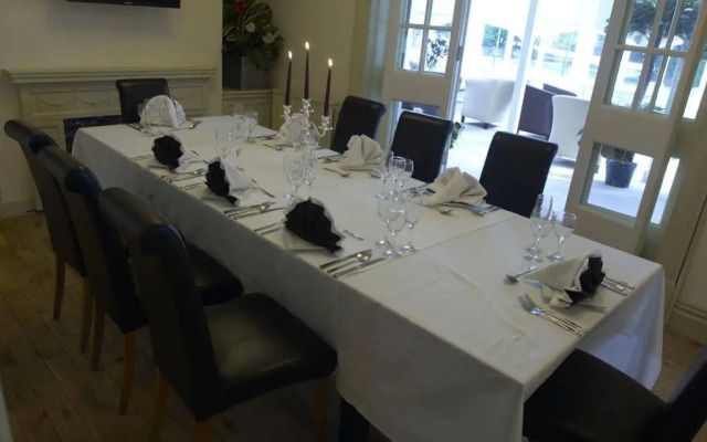 Dimple Well Lodge Hotel