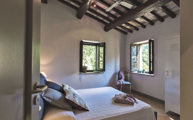 Splendid Villa in Preggio With Swimming Pool
