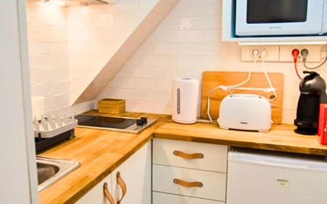 Alfama Steps Cozy Basement Studio