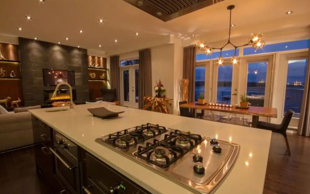 Lux Exec Home HFX Waterfront Pool Hot Tub