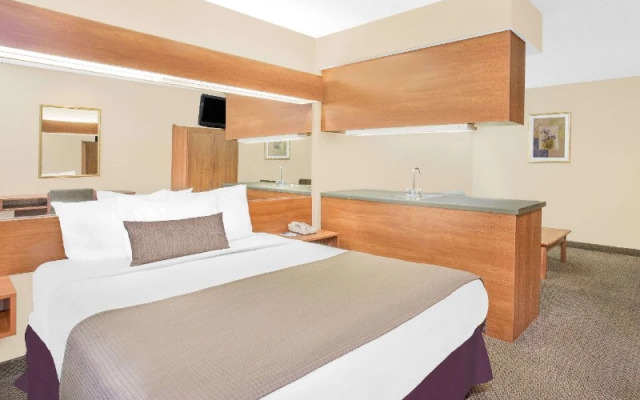 Beckley East Microtel Inn / Suites