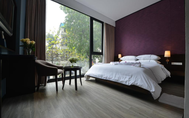 Hanoi Emerald Waters Hotel Trendy