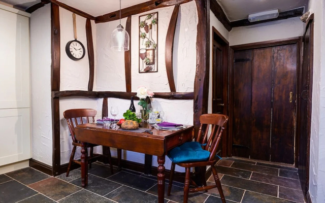 Tipsy Gin Cottage