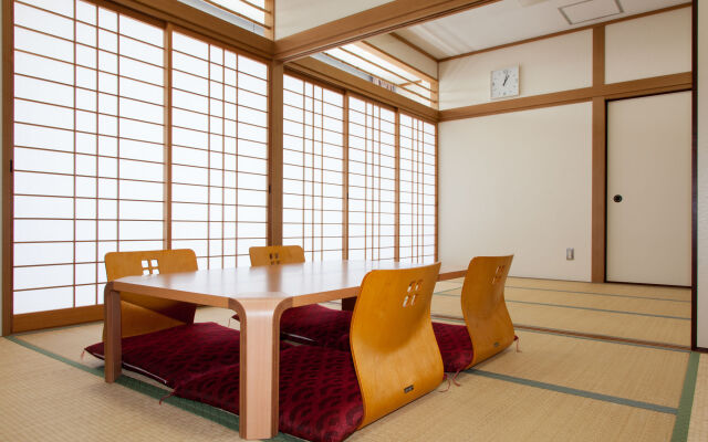 Shin-Osaka Youth Hostel