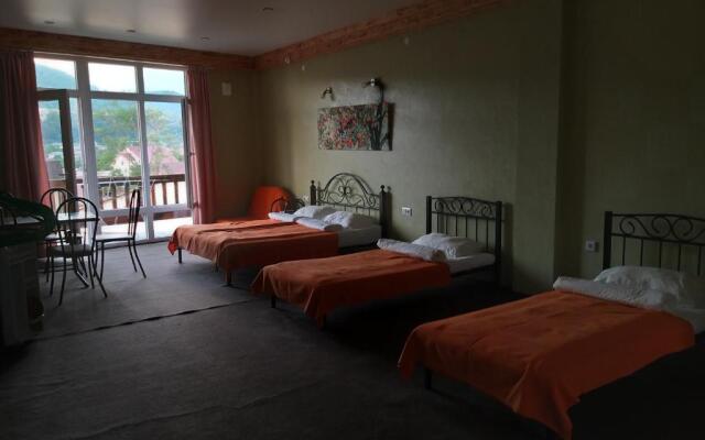 Dinastiya Guest House