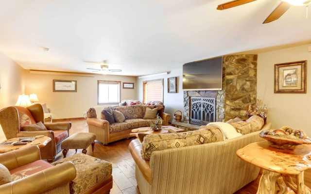 Modern Deadwood Apt With Mountain Views & Grill!