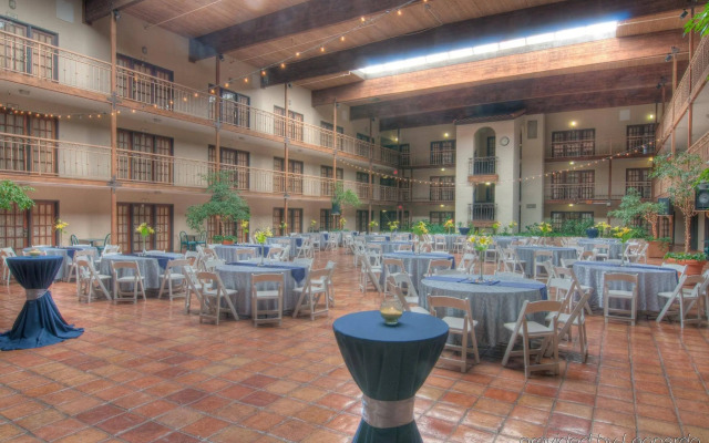 MCM Elegante Suites Abilene