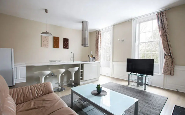 Elegant Georgian Apartment Near Clifton Village