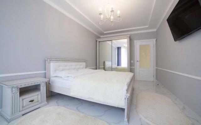 Luxury Apartment on Kulisha 36v