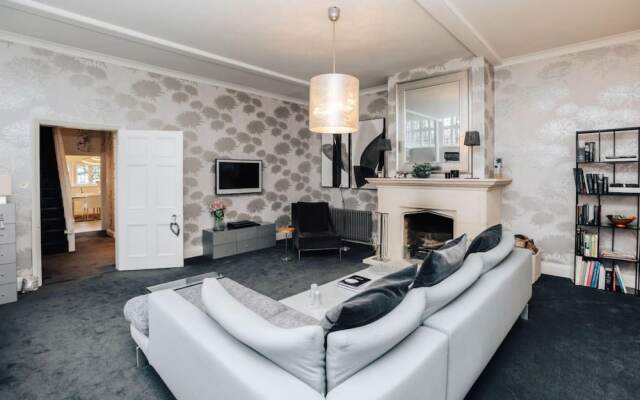 Wisteria House - Sleeps 11