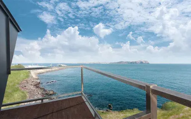 The Cloud Pool&Spa