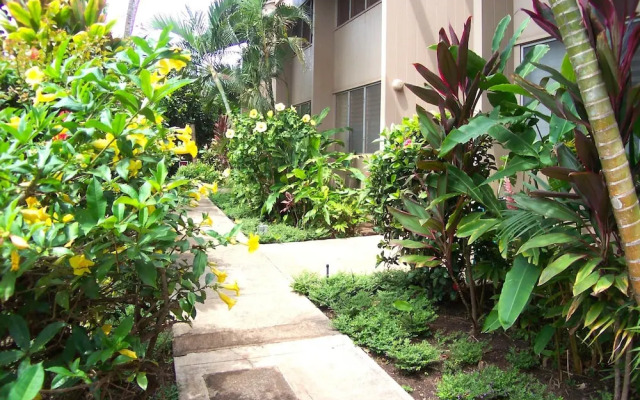 Pikake #a6 2 Bedroom Condo by RedAwning