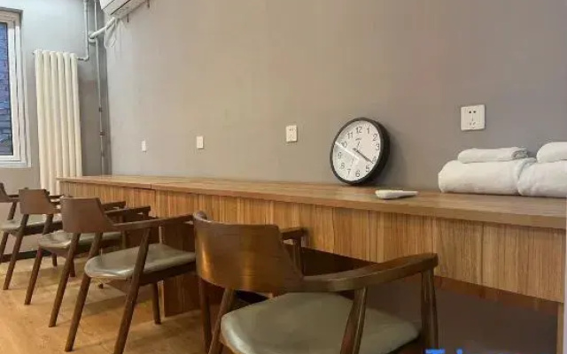 Mijia Youth Hotel (798 Art Park Gaojiayuan Subway Station Branch)