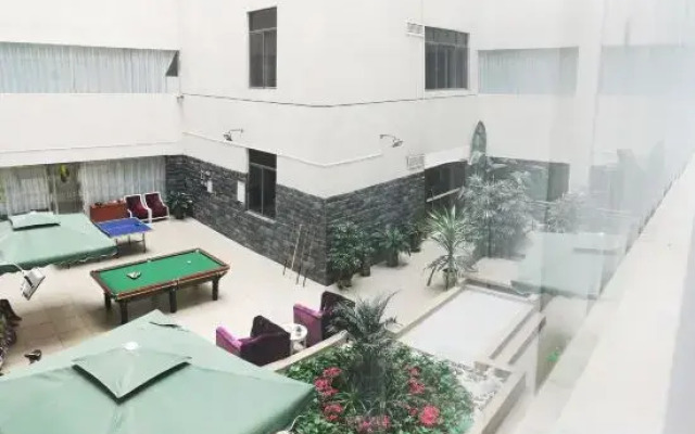 Vienna International Hotel (Hezhou High-speed Railway Station)