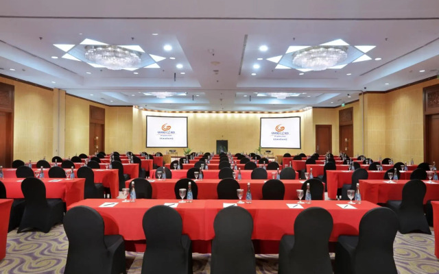 Grand Candi Hotel