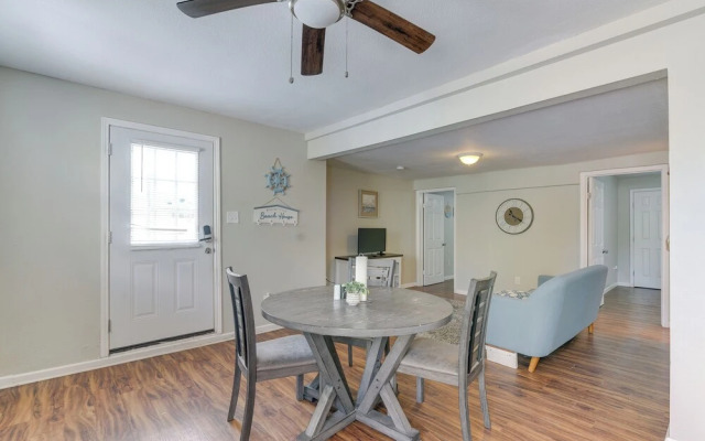 Walk to Beach: Cozy Unit in Galveston!