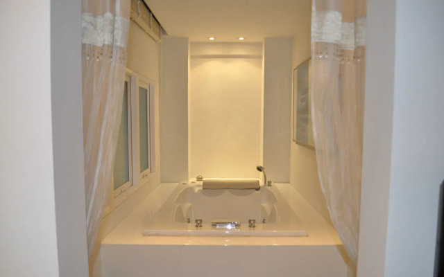 Saladee Gallery Residence
