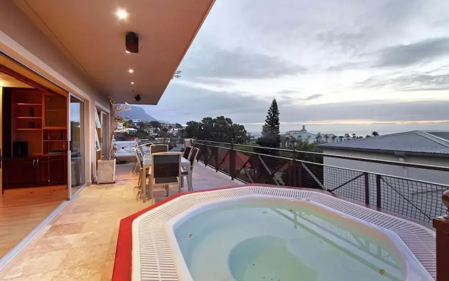 Beachside Penthouse - 3 Mins From Camps Bay Beach