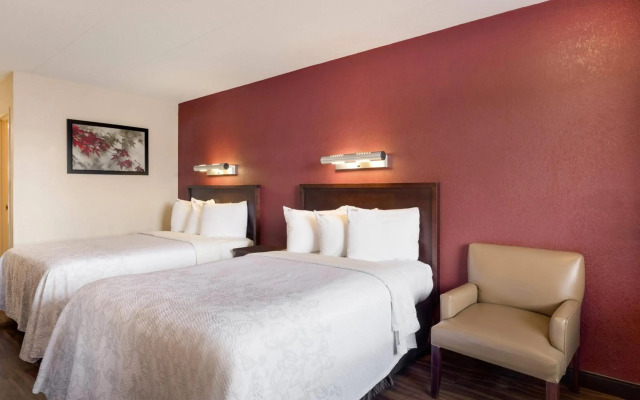 Super 8 by Wyndham Deerfield/Northbrook