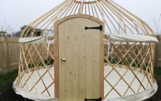 Condor Yurt - Glamping