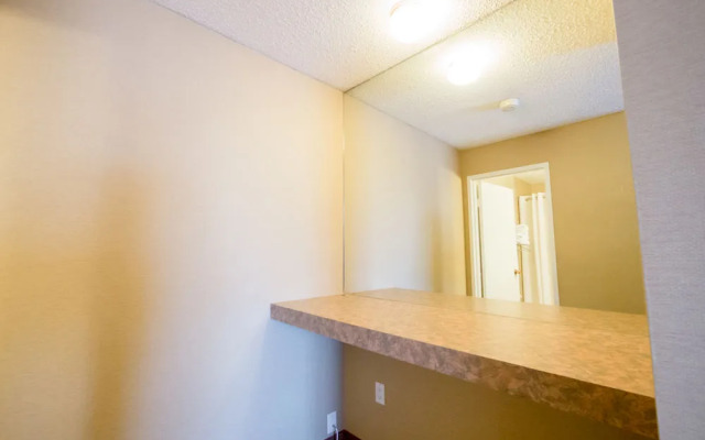 West Edmonton Motor Inn