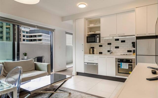 Bright & Modern Auckland Cbd Apartment