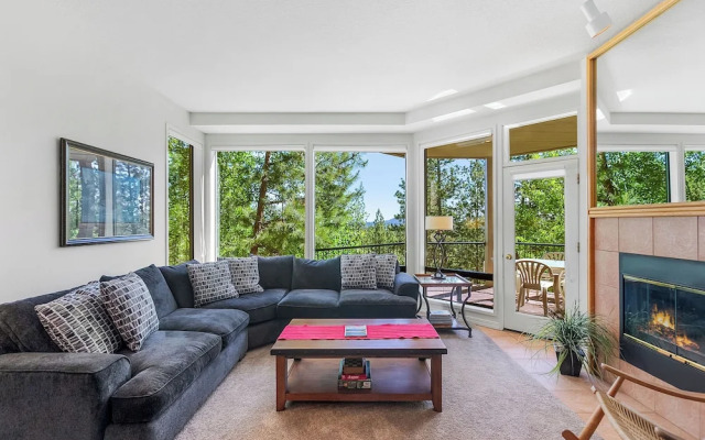 Snowcap Escape at Mount Bachelor