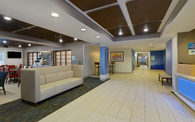 Holiday Inn Express Hotel & Suites Tavares - Leesburg by IHG