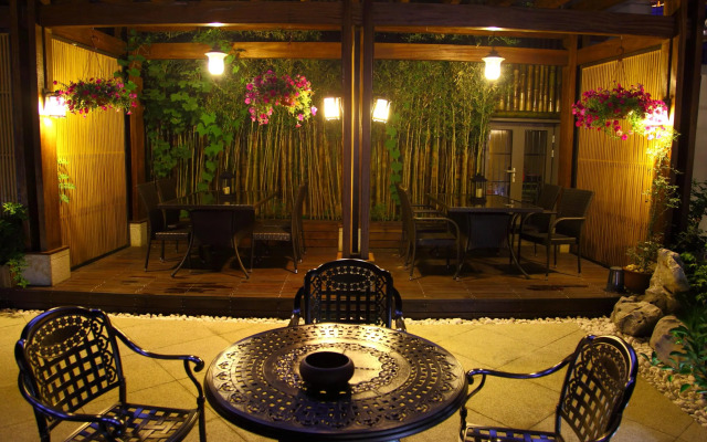 Hangzhou Lingtaoge Hotel