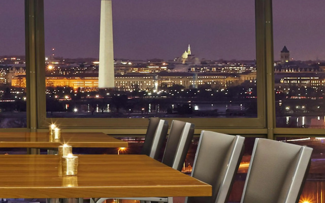 DoubleTree by Hilton Washington DC - Crystal City