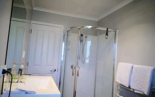 Comfy & Modern Guest House