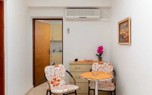 Sea Front Apartment 1
