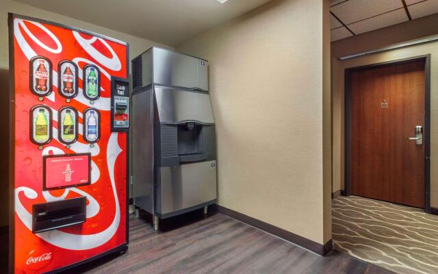 Comfort Inn & Suites Mitchell I-90