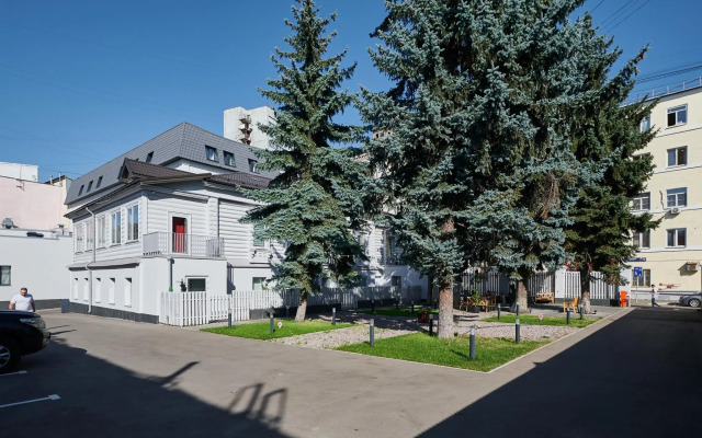 Два города на переулке Медовый 5с2